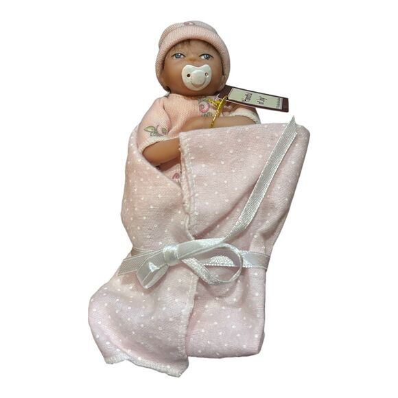 The Ashton-Drake Galleries Handful of Joy Mini Vinyl Baby Doll - Picture 2 of 9